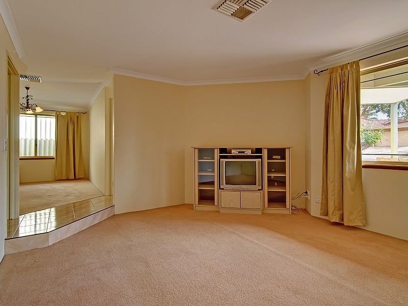 94 Sylvan Crescent, Leeming WA 6149