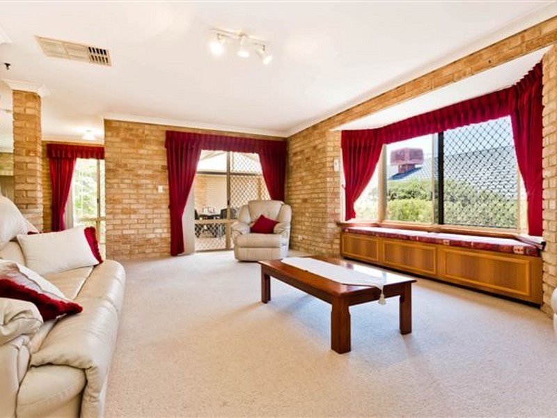 30 McKivett Crescent, Leeming WA 6149