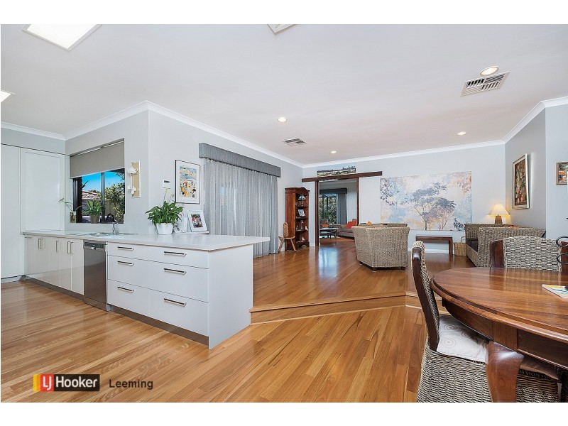 14 Beckley Circle, Leeming WA 6149