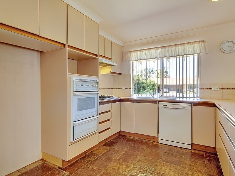 2 Oakland Heights, Leeming WA 6149