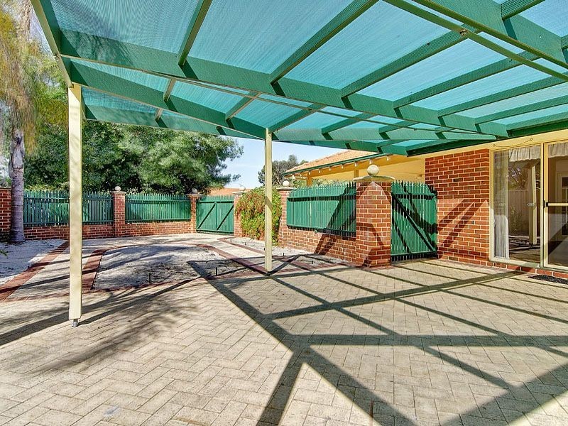 2 Oakland Heights, Leeming WA 6149