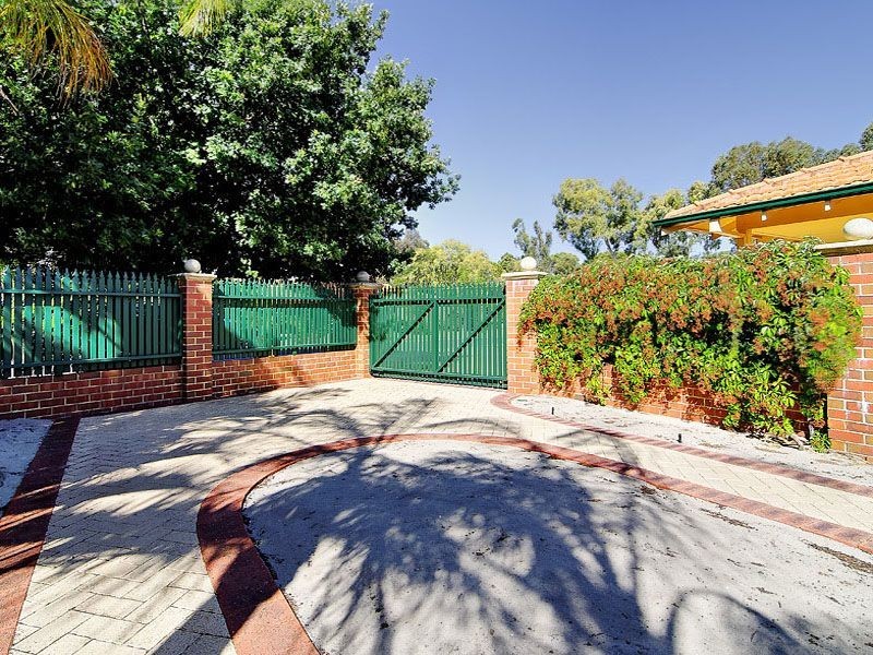 2 Oakland Heights, Leeming WA 6149