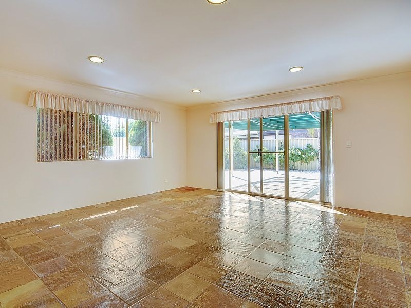 2 Oakland Heights, Leeming WA 6149