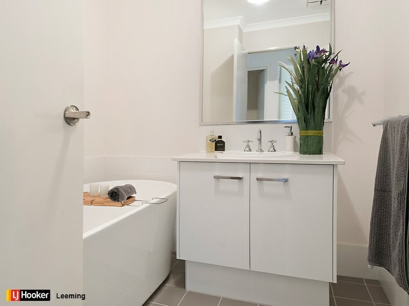 4 Oakbella Parade, Harrisdale WA 6112