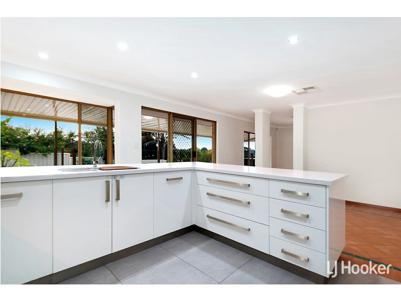 37 Merrifield Circle, Leeming WA 6149