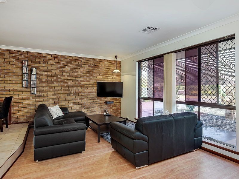 29 Waraker Way, Leeming WA 6149