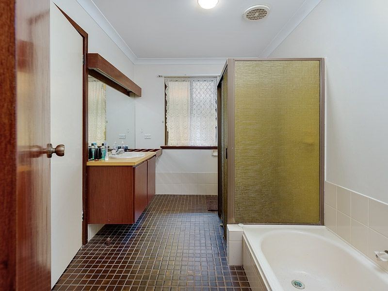 29 Waraker Way, Leeming WA 6149