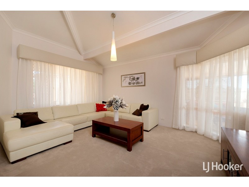 13 Peggs Place, Leeming WA 6149