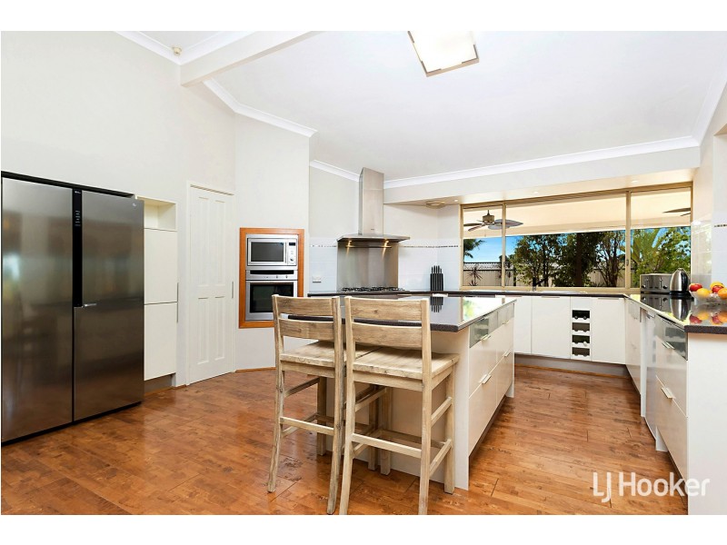 13 Peggs Place, Leeming WA 6149