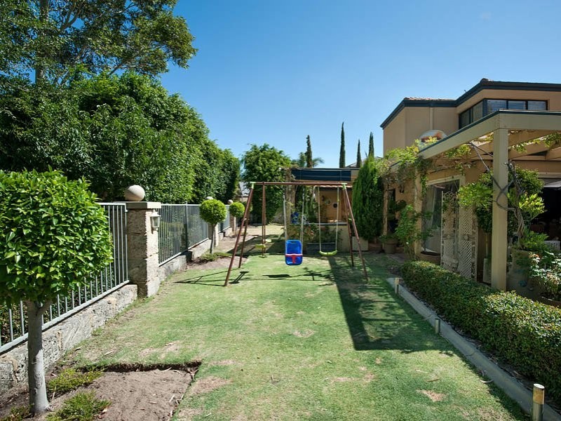 106 Glen Iris Drive, Jandakot WA 6164