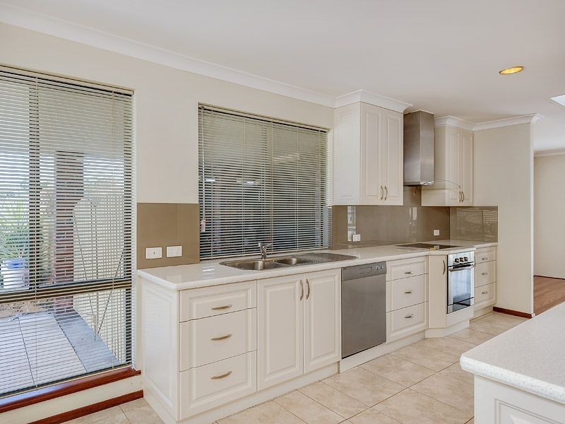 33 Burnett Avenue, Leeming WA 6149