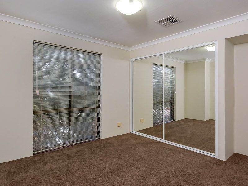 33 Burnett Avenue, Leeming WA 6149