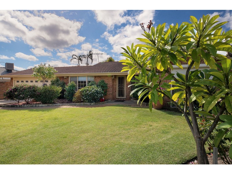 17 Earnshaw Loop, Leeming WA 6149