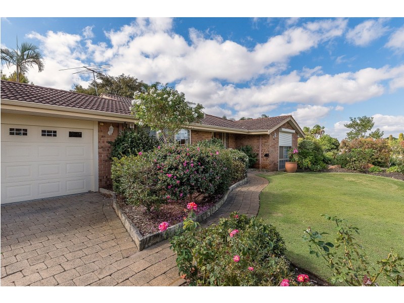 17 Earnshaw Loop, Leeming WA 6149