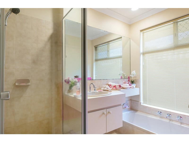 17 Earnshaw Loop, Leeming WA 6149