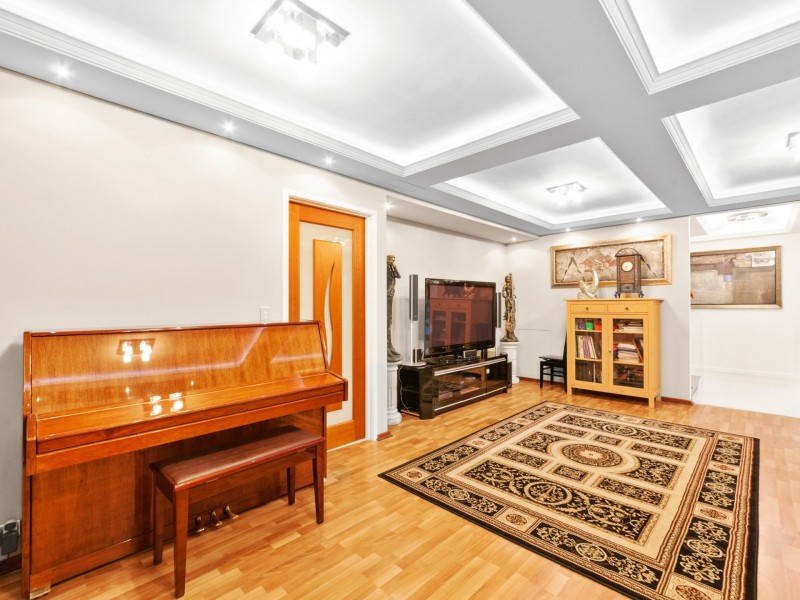 15 Paterson Gardens, Winthrop WA 6150