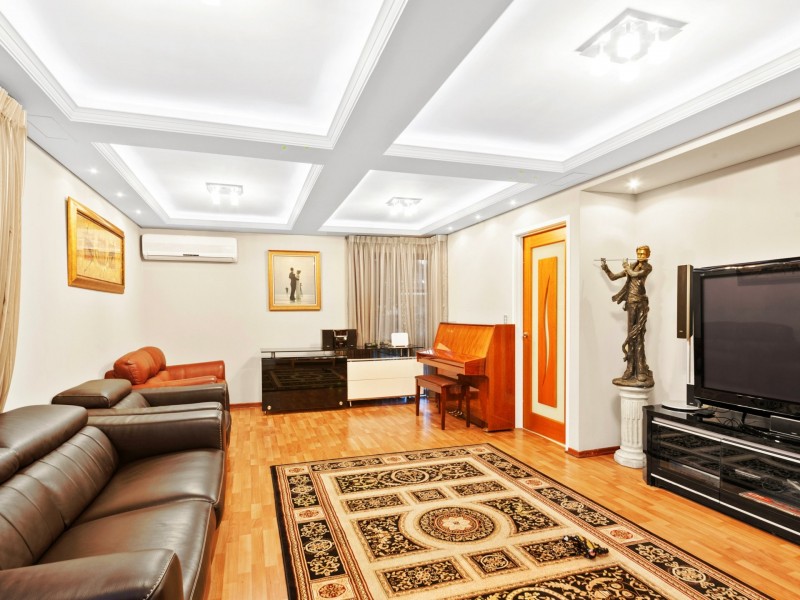 15 Paterson Gardens, Winthrop WA 6150