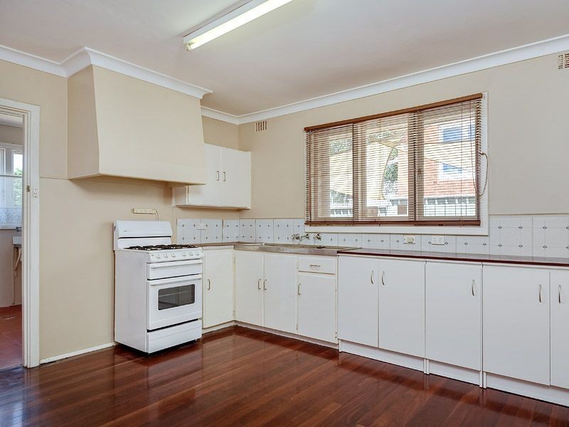 7 Rosalind Way, Coolbellup WA 6163