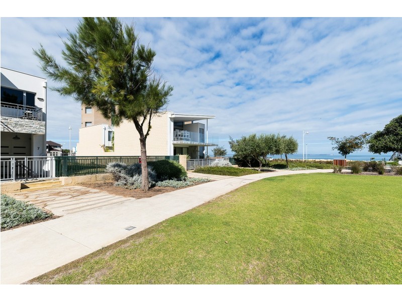 9 Ceylon Turn, North Coogee WA 6163