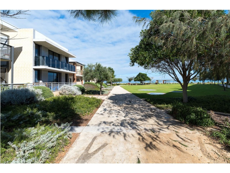 9 Ceylon Turn, North Coogee WA 6163