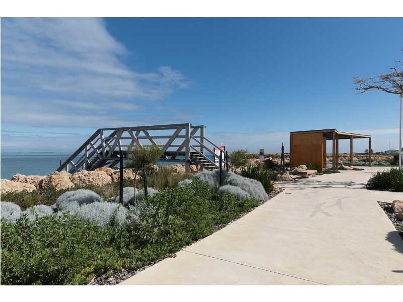 9 Ceylon Turn, North Coogee WA 6163