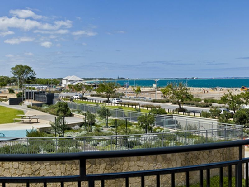 26 Lucretia Circle, Coogee WA 6166