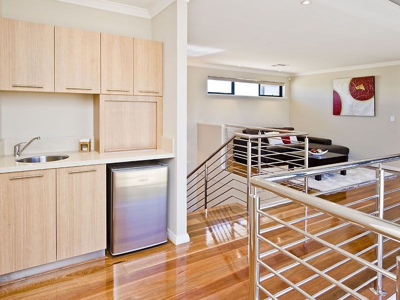 26 Lucretia Circle, Coogee WA 6166