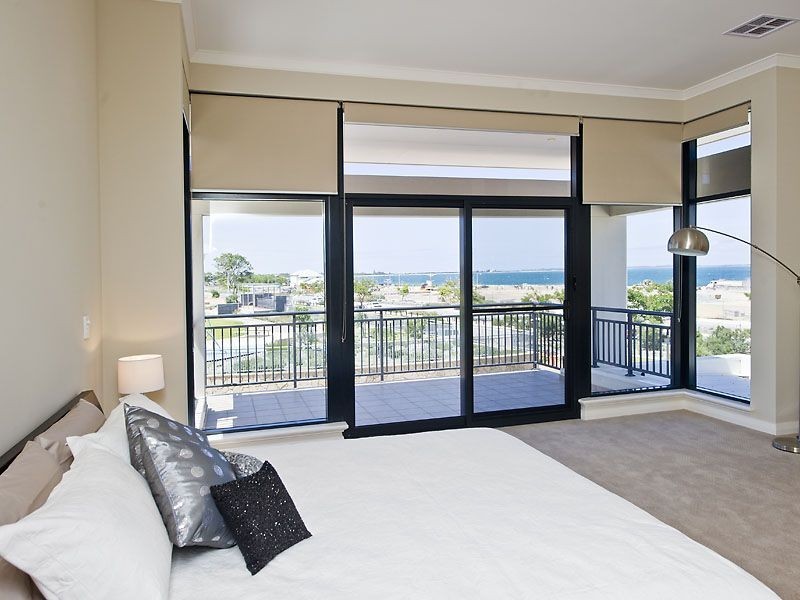 26 Lucretia Circle, Coogee WA 6166