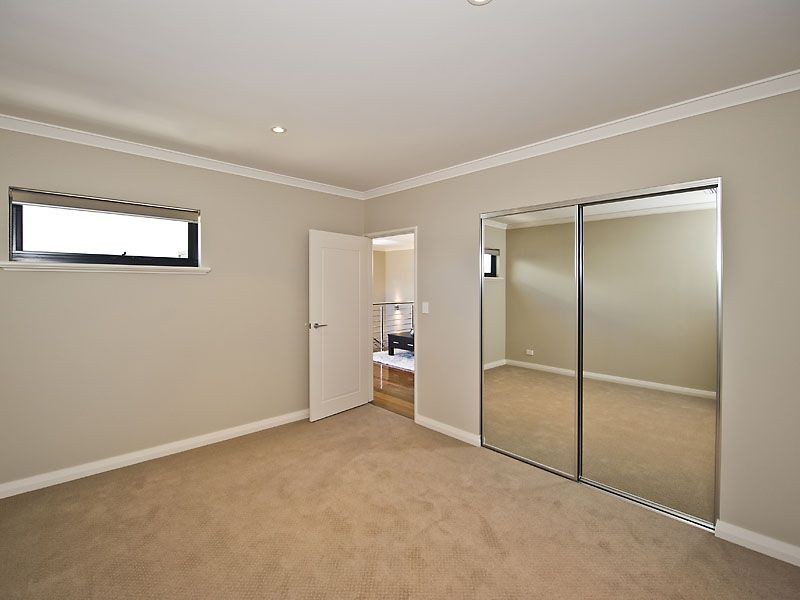 26 Lucretia Circle, Coogee WA 6166