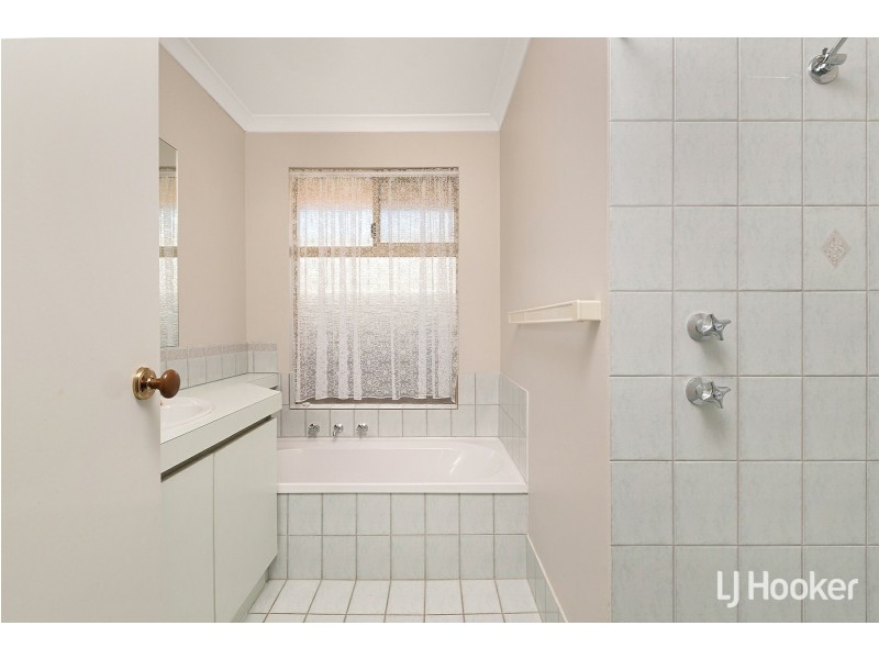 132 Brenchley Drive, Atwell WA 6164