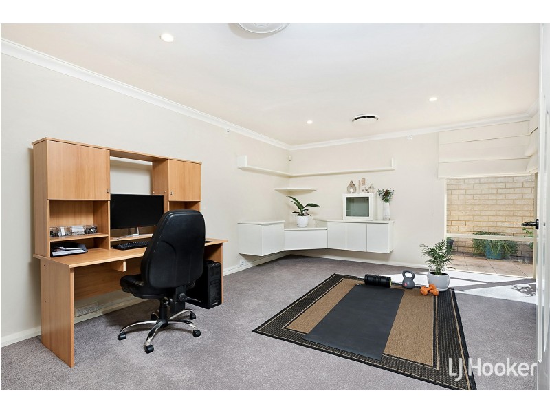 10 Timber Ridge Retreat, Leeming WA 6149