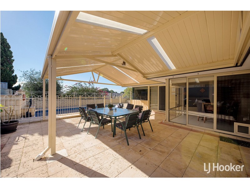 10 Timber Ridge Retreat, Leeming WA 6149