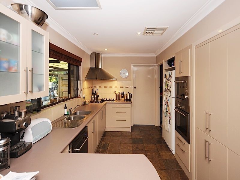 6 Krugger Place, Leeming WA 6149