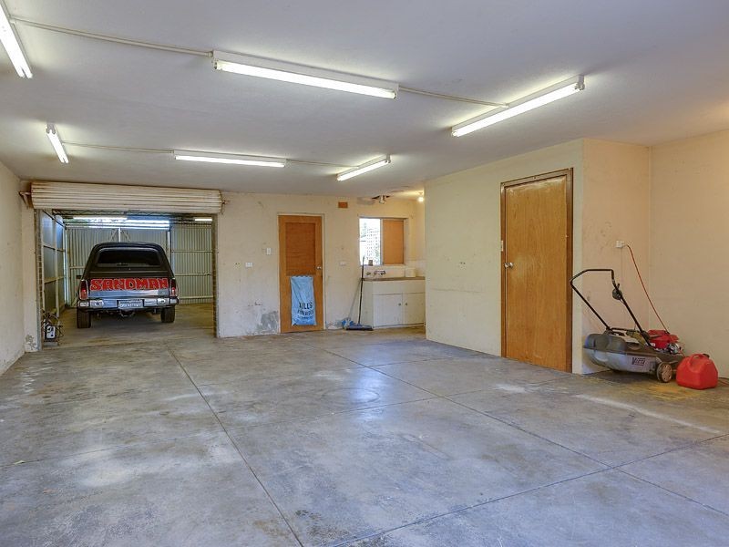 4 Fitzwater Way, Spearwood WA 6163