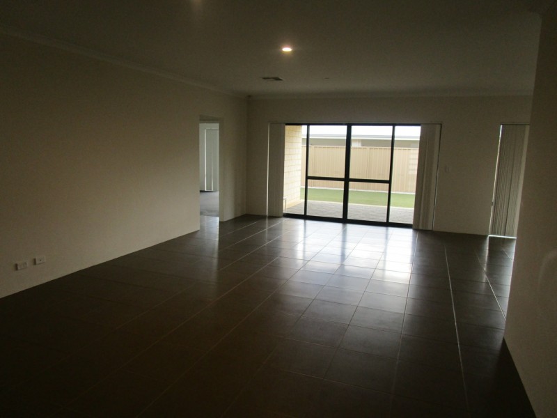 135 Frankland Avenue, Hammond Park WA 6164