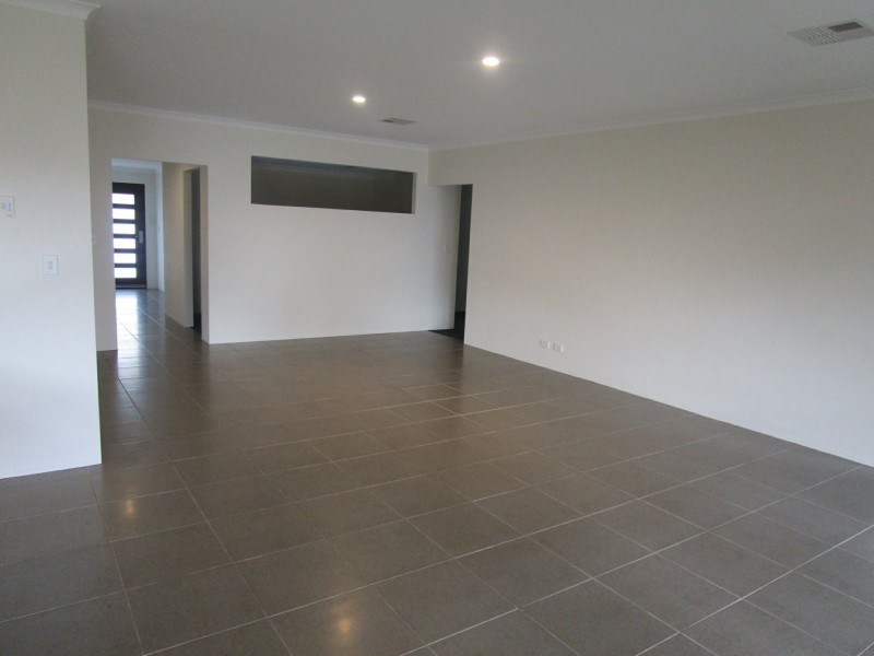 135 Frankland Avenue, Hammond Park WA 6164