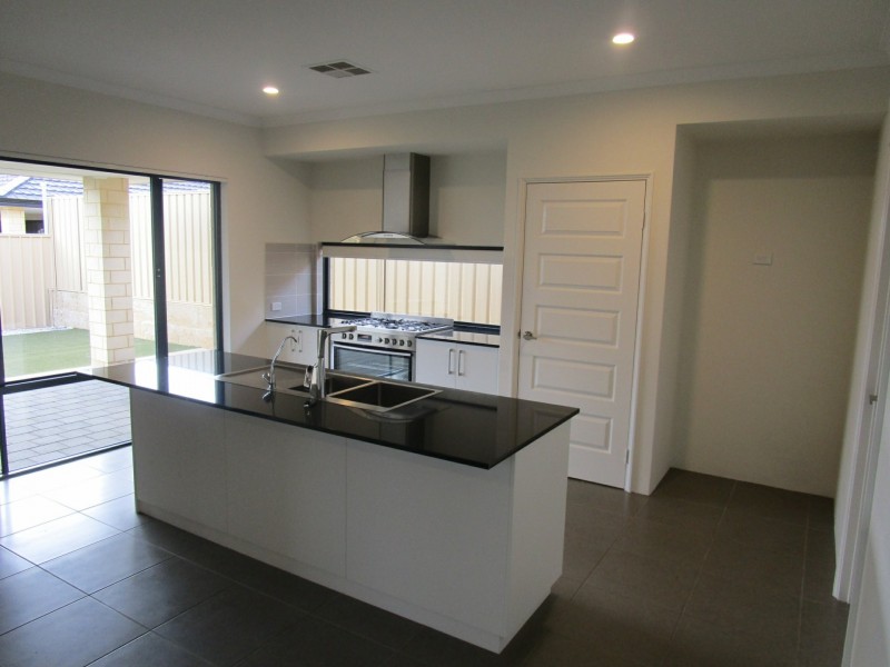 135 Frankland Avenue, Hammond Park WA 6164