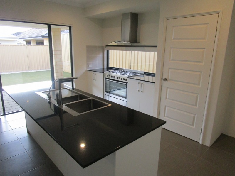 135 Frankland Avenue, Hammond Park WA 6164