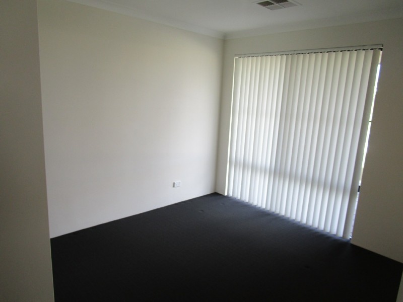 135 Frankland Avenue, Hammond Park WA 6164