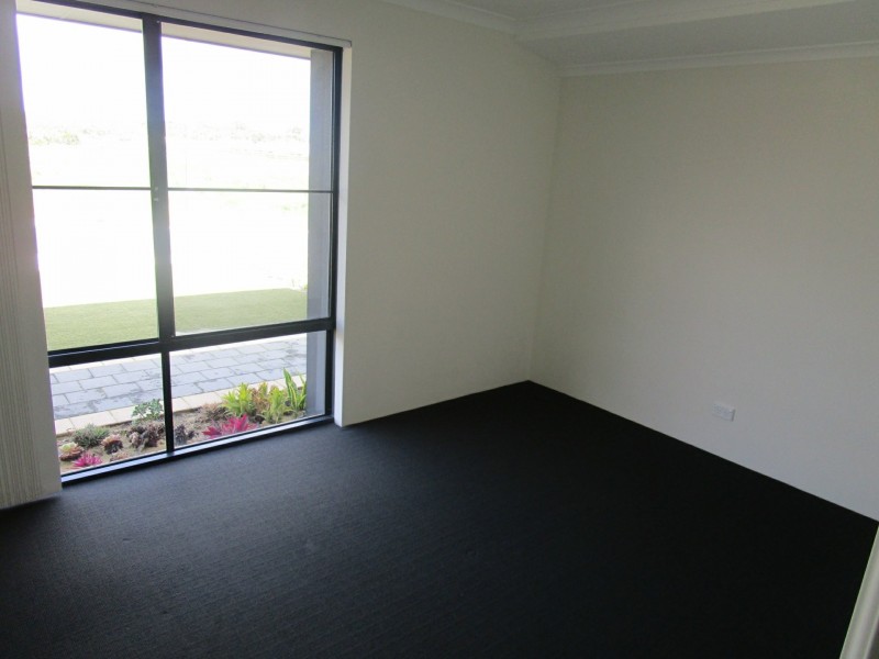 135 Frankland Avenue, Hammond Park WA 6164