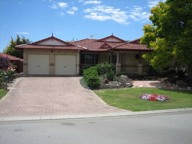 17 Sylvan Crescent, Leeming WA 6149