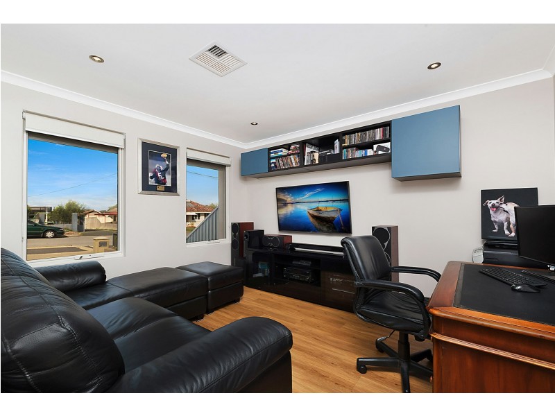 9A Walpole Street, St James WA 6102