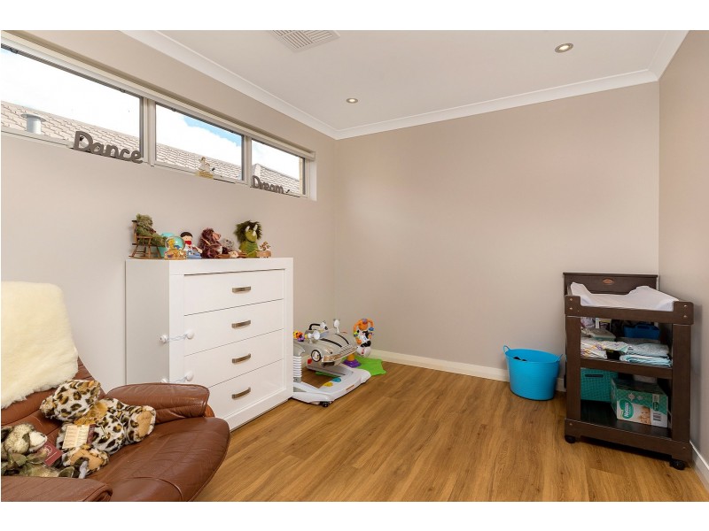 9A Walpole Street, St James WA 6102