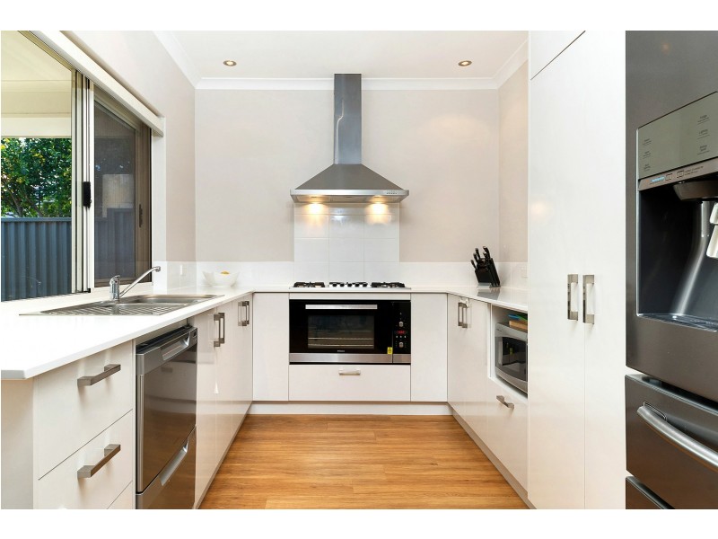 9A Walpole Street, St James WA 6102