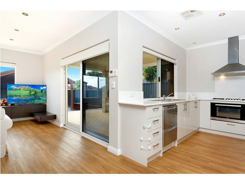 9A Walpole Street, St James WA 6102