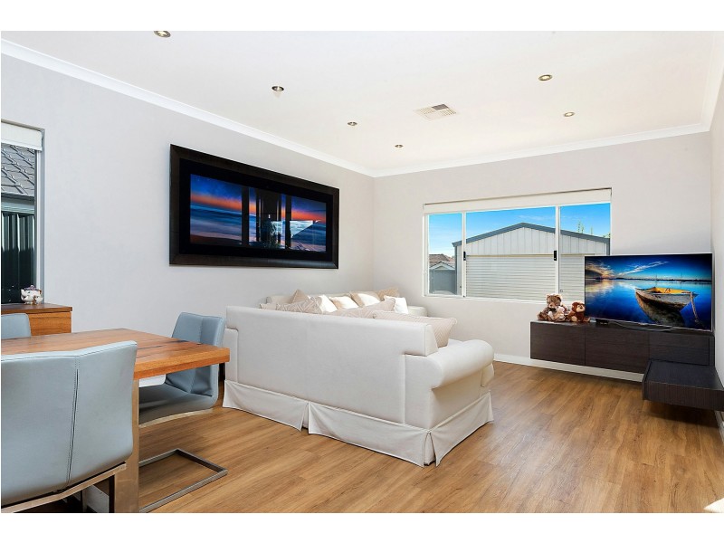 9A Walpole Street, St James WA 6102