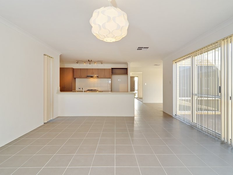 4 Balliol Court, Piara Waters WA 6112