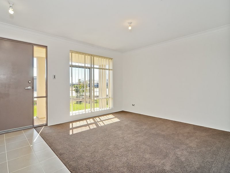 4 Balliol Court, Piara Waters WA 6112