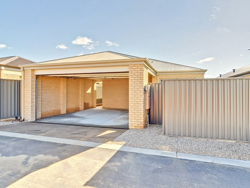 4 Balliol Court, Piara Waters WA 6112