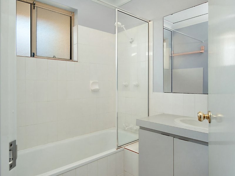 2/37 Gympie Way, Willetton WA 6155